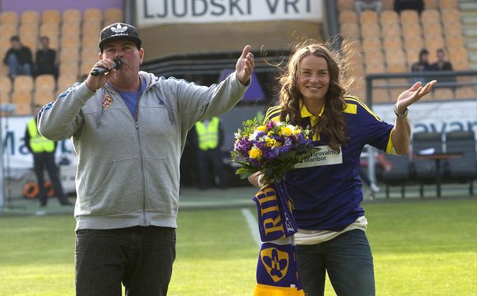 NK Maribor je v svojo družino "sprejel" tudi Tino Maze. | Foto: Mediaspeed