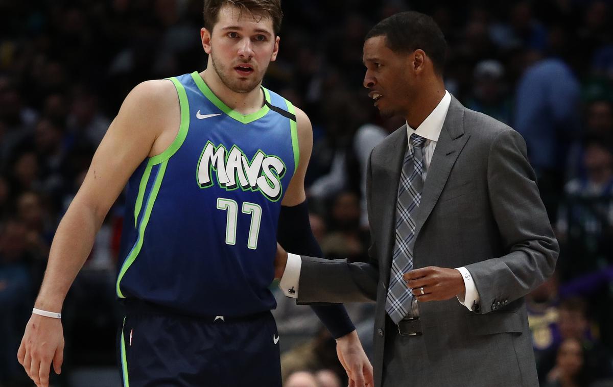 Stephen Silas Luka Dončić | Stephen Silas ne bo več sodeloval z Luko Dončić. Odhaja k sosedom iz Teksasa, moštvu Houston Rockets. | Foto Guliver/Getty Images