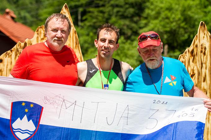 Mitja Kosovelj s svojimi najbolj zvestimi navijači. | Foto: Peter Kastelic