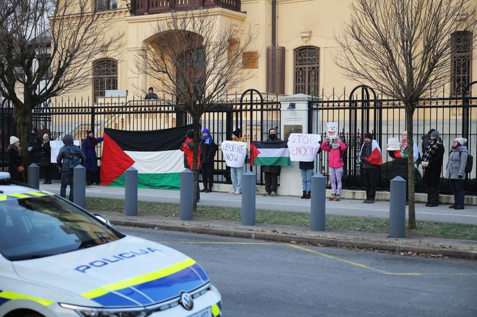 protest, veleposlaništvo ZDA, Ljubljana, Palestina, Gaza | Če bo DZ danes potrdil sklep o priznanju Palestine, bo s tem postopek priznanja v Sloveniji, ki ga je vlada sprožila 9. maja, končan. | Foto STA