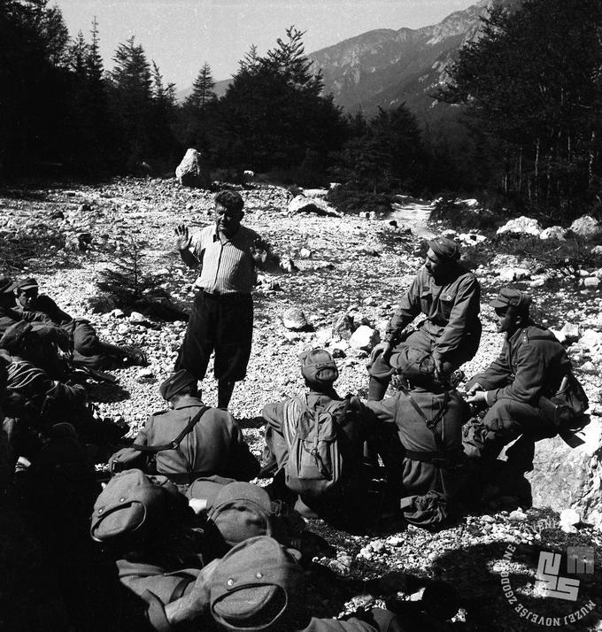 Joža Čop s planinci v Vratih. Avgust/september 1957. | Foto: Dušan Gostinčar, hrani: MNZS