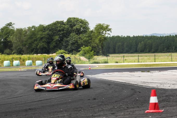 Gokart z motorjem rotax 125 ima pri 11.500 vrtljajih moč okrog 30 "konjev", kar je za maso 85 kilogramov seveda veliko. | Foto: Gašper Pirman Avtomobilizem.com