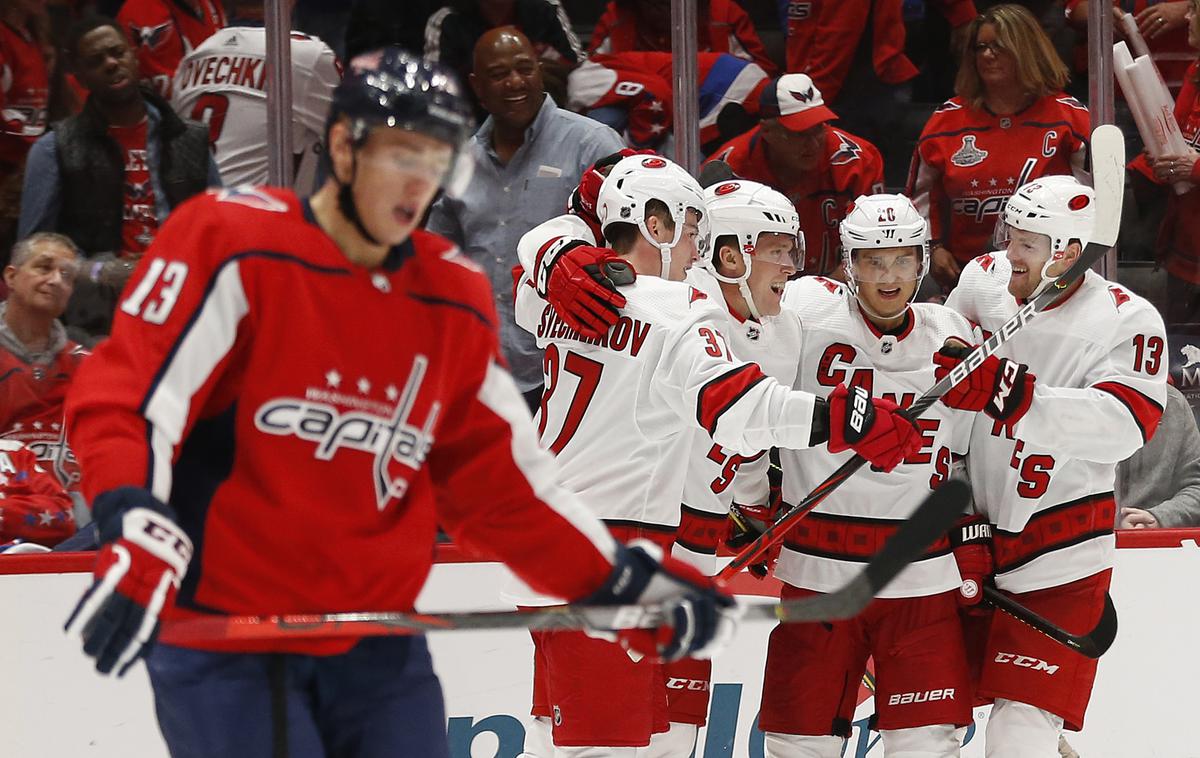 carolina Hurricanes | Hokejisti Caroline v tej sezoni še ne poznajo poraza.  | Foto Reuters