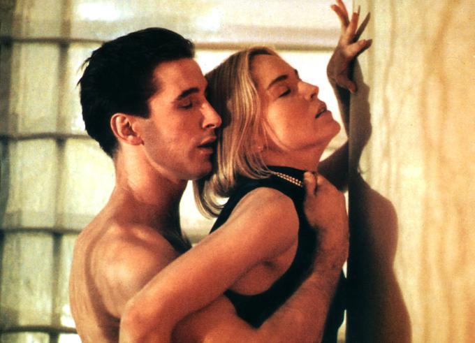 William Baldwin in Sharon Stone v filmu Vročica (Silver) iz leta 1993. | Foto: Guliverimage