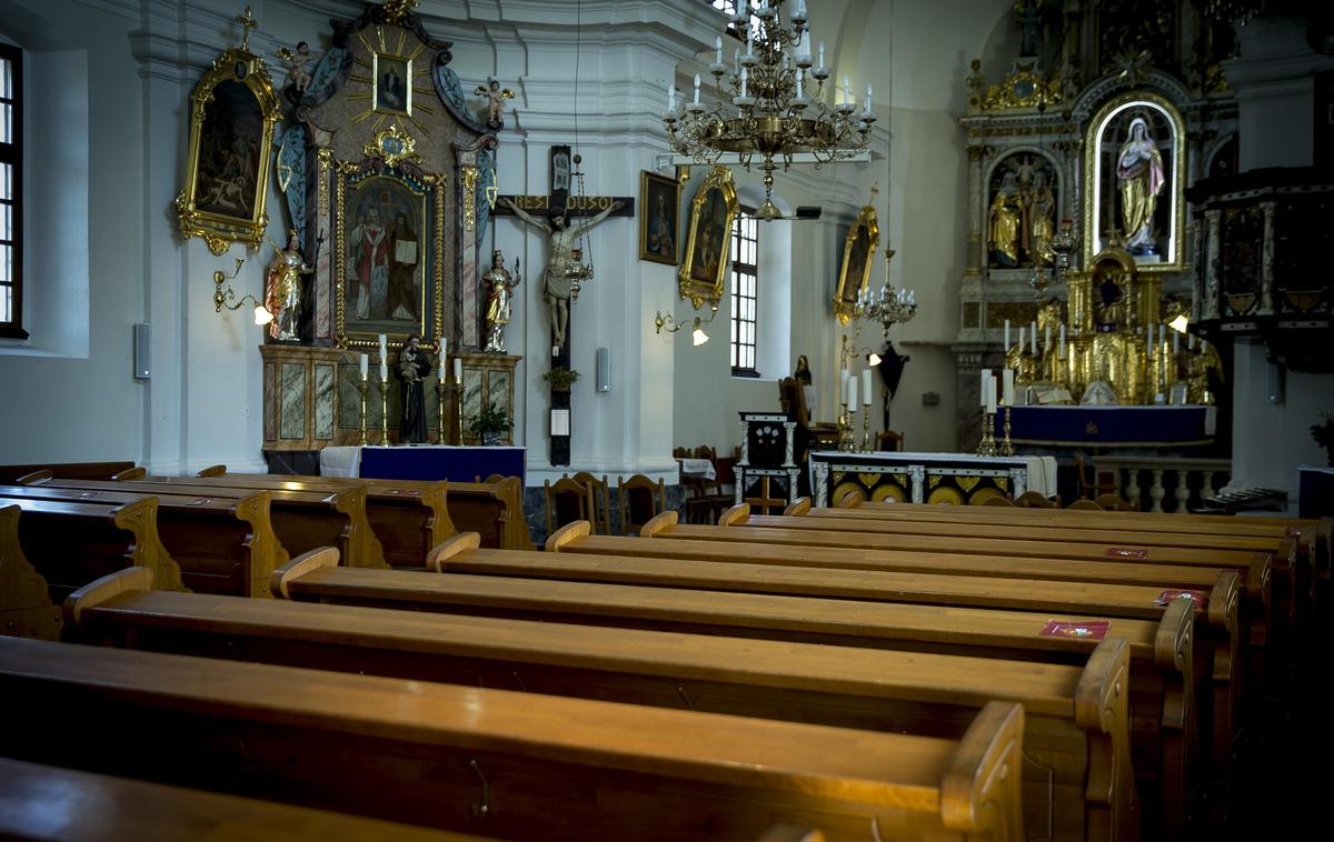 cerkev Zagradec | Ta dan velja strogi post, ko naj bi se verniki le enkrat do sitega najedli, ob tem pa naj ne bi uživali mesa. | Foto Ana Kovač