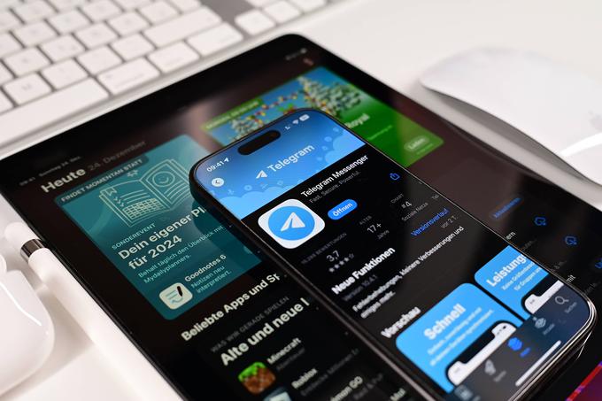 Solastnik omrežja Telegram za šifrirano sporočanje s sedežem v Dubaju je aplikacijo predstavljal kot alternativo velikim platformam iz ZDA, ki so bile deležne številnih kritik zaradi komercialnega izkoriščanja osebnih podatkov uporabnikov. Telegram se je na drugi strani zavezal, da nikoli ne bo razkril nobenih podatkov o svojih uporabnikih, katerih število je julija preseglo 950 milijonov. | Foto: Gulliverimage