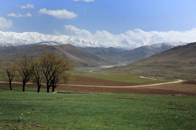 Kmetijstvo se je zgodaj pojavilo tudi v vzhodnem delu tako imenovanega rodovitnega polmeseca - na območju pogorja Zagros. V tem pogorju, katerega del leži tudi v današnjem zahodnem Iranu, so v iranski jami Wazmeh našli okostje neolitskega kmeta, staro morda več kot 9.000 let. DNK je pokazal, da je bil ta iranski neolitski kmet genetsko precej oddaljen od anatolskih neolitskih kmetov.  | Foto: Guliverimage/Vladimir Fedorenko