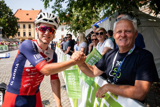 Gal z očetom Srečkom Glivarjem, trenerjem dečkov pri Adrii Mobil | Foto: Vid Ponikvar