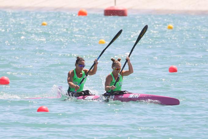 Anja Osterman in Mia Medved sta poskušali ponoviti uspeh z evropskega prvenstva v Szegedu, toda ... | Foto: Kajakaška zveza Slovenije