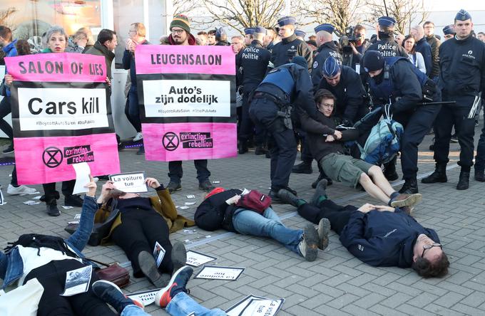 protesti avtosalon Bruselj | Foto: Reuters