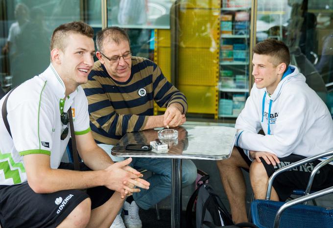 V zadnjih dneh je bila na obisku v Nemčiji njegova družina. Oče David (v sredini) je bil nekdaj pomočnik slovenske košarkarske reprezentance. | Foto: 