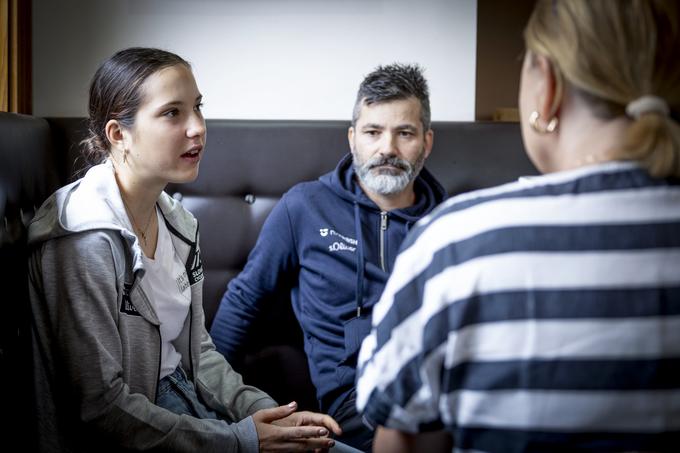 "Ko sem se pogledala v ogledalo, se nisem videla kot suhe, in najprej niti nisem zaznala, da je to težava in nekaj, kar želim rešiti." | Foto: Ana Kovač