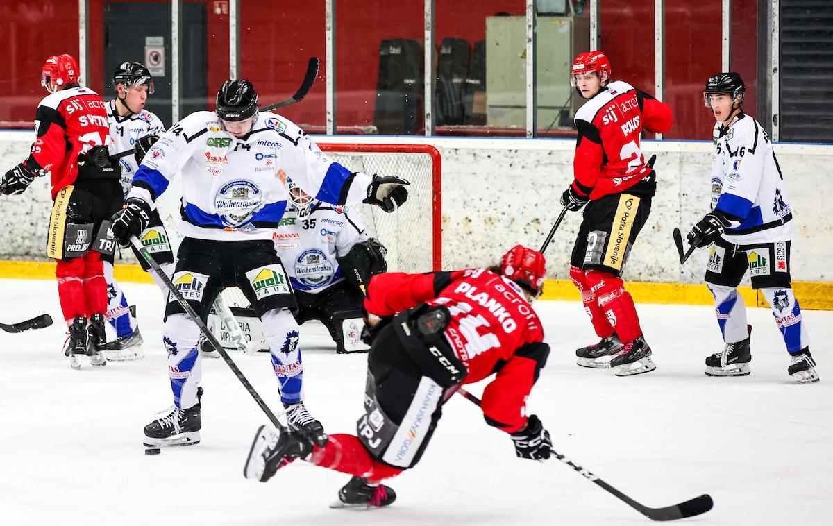 HDD Jesenice | Hokejisti Jesenic so v boju za prvo mesto izgubili z Asiagom, a si po odpovedi kazahstanskega moštva kljub vsemu priigrali napredovanje. | Foto Matic Klanšek Velej/Sportida