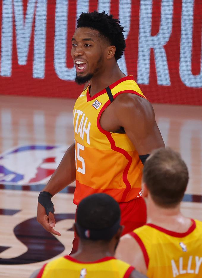 Donovan Mitchell je bil z 51 točkami ključni mož ob zmagi moštva Utah Jazz, ki za napredovanje potrebuje še eno zmago. | Foto: Getty Images