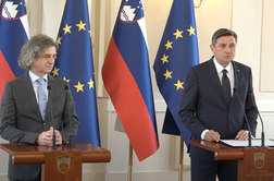 Pahor Golobovi vladi: Odstop od nakupa boxerjev je tvegana odločitev