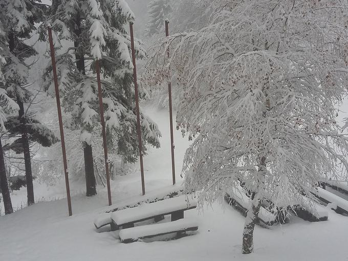 Prizor z Mrzlice ali Knapovskega Triglava je danes kar skladen z njenim imenom.  | Foto: Planinski dom Mrzlica