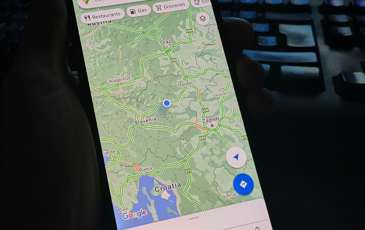 Google Maps, Google Zemljevid | Lokacija je za Google sicer ena od najpomembnejših, če ne kar najpomembnejša kategorija osebnih podatkov, ki jih z njim delijo uporabniki. Gre namreč za ključni parameter Googlove oglaševalske platforme, Googlovega primarnega in daleč največjega vira prihodkov, saj omogoča pri naročnikih oglasov zelo priljubljeno natančno ciljano oglaševanje.  | Foto Siol.net