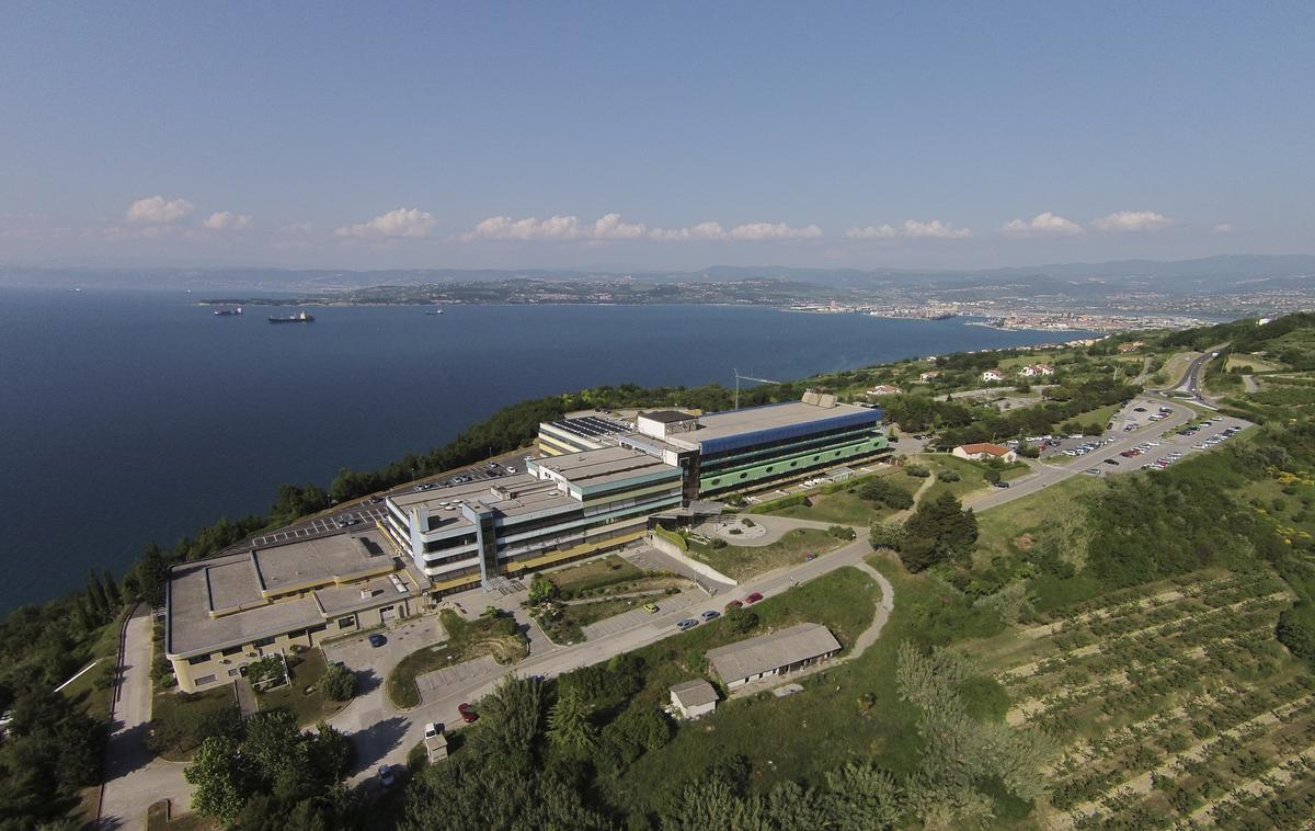 bolnišnica Izola | Osem oseb so oskrbeli na kraju in nato prepeljali na nadaljnje zdravljenje v Splošno bolnišnico Izola. | Foto STA