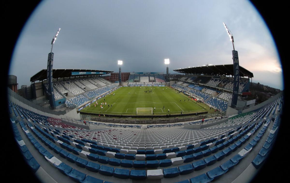 seria a | Tekme v italijanski serie A naj bi se nadaljevale čez tri ali štiri tedne. Vse tekme bodo odigrane pred praznimi tribunami. | Foto Getty Images