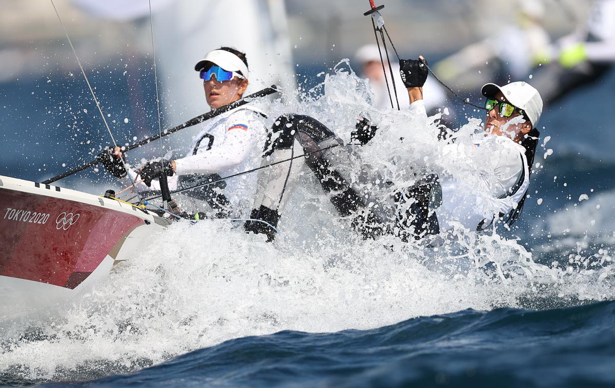 Tina Mrak, Veronika Macarol | Tina Mrak in Veronika Macarol bi morali danes opraviti z deveto in deseto regato, a so jadralni boji prestavljeni na torek. | Foto Reuters