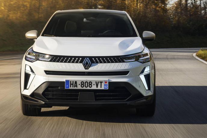 Renault captur | Renault captur je po številu registracij najuspešnejši križanec, skupno pa na lestvici avtomobilov tretji za renault cliom in škodo octavio. | Foto Renault