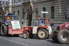 Protestni shod Sindikata kmetov Slovenije. Traktor, kmet, protest.