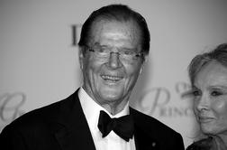 Umrl je Roger Moore