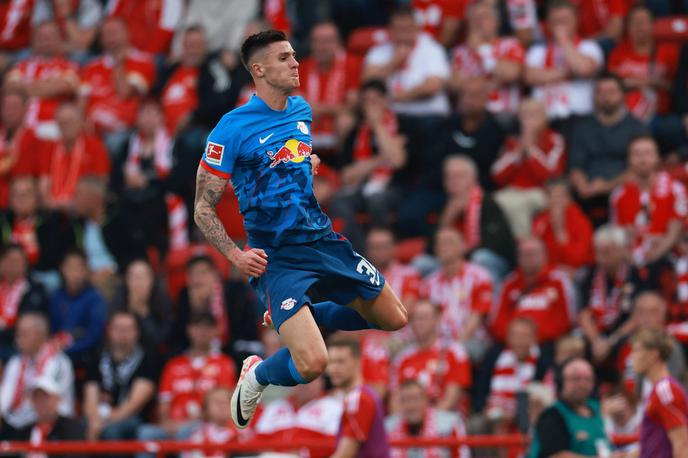 RB Leipzig Benjamin Šeško | Benjamin Šeško je visoko skočil, ko je zabil še drugi gol za Leipzig. | Foto Reuters