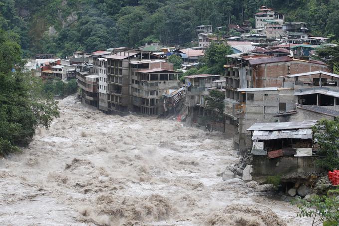 Takole je bilo konec januarja 2010 v mestu Machu Picchu (ali Aguas Calientes), ki velja za izhodišče za obisk istoimenske inkovske trdnjave. | Foto: Reuters