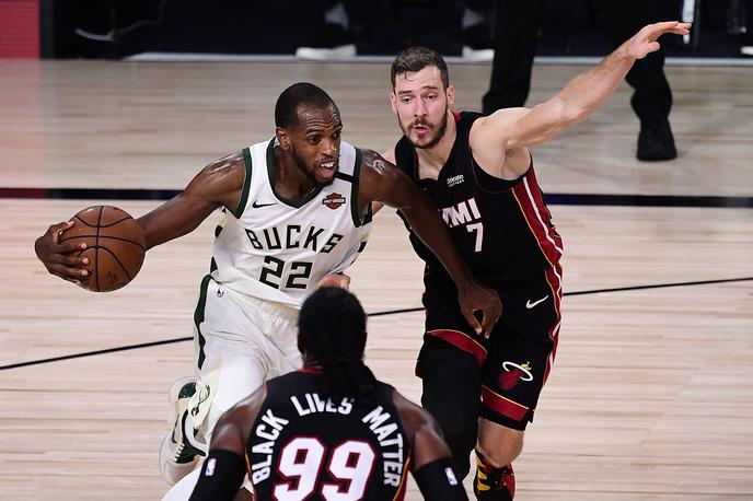 Khris Middleton  in Goran Dragić | Khris Middleton je bil junak Milwaukeejeve zmage, Goran Dragić pa bo moral na preboj v konferenčni finale še počakati. | Foto Getty Images