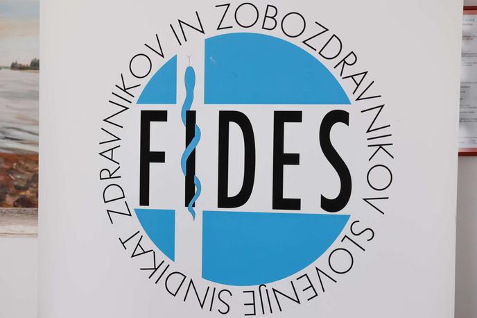 Konferenca Fides | Izredna letna konferenca Sindikata zdravnikov in zobozdravnikov Slovenije sicer poteka pod sloganom Dovolj nam je. | Foto STA