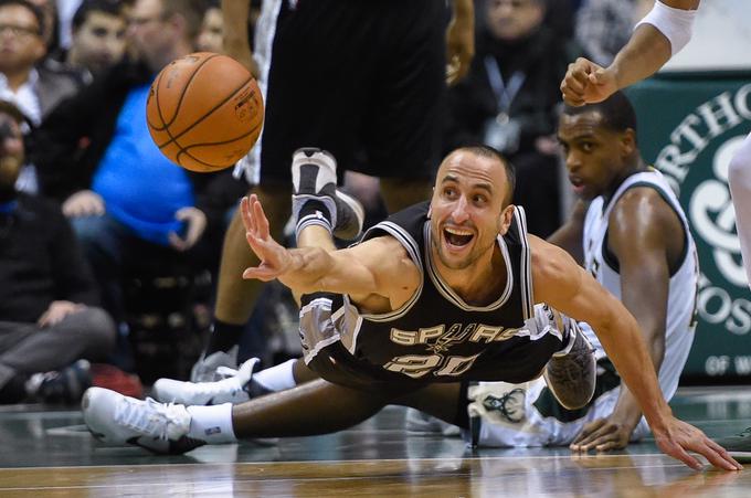 Carterjev Memphis je v konferenčnem četrtfinalu izločilo moštvo San Antonio Spurs, pri katerem igra še en veteran, Emanuel Ginobili. | Foto: Reuters