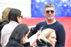 Simon Cowell po hudi nesreči spet hodi