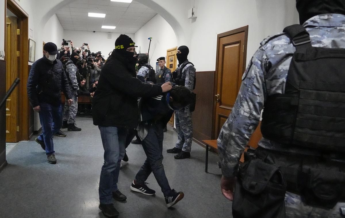 ruska policija aretacije | Že od napada dalje Rusija išče povezave z Ukrajino, tudi po tem, ko je odgovornost za napad prevzela Islamska država. | Foto Guliverimage