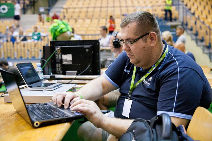 Snemalec Jernej Bobič - Bobo je bil vrsto let deklica za vse v KK Krka. Je zbiratelj športnih copat in popotnik.
 | Foto: Vid Ponikvar