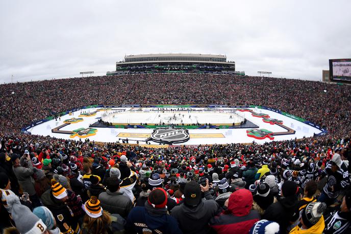 Novoletna zimska klasika NHL: Boston Bruins Chicago Blaskhawks | Na stadionu Notre Dame sta se na prvojanuarski zimski klasiki pomerila Chicago in Boston. | Foto Guliver/Getty Images