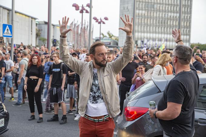 Nasilni protesti proti ukrepom vlade PCT. | Foto: Bojan Puhek