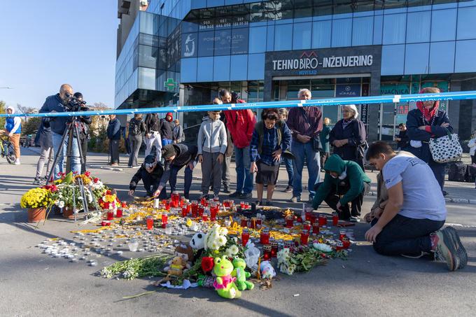 Ljudje na mesto tragedije polagajo cvetje in sveče.  | Foto: Pixsell/Borna Jaksic