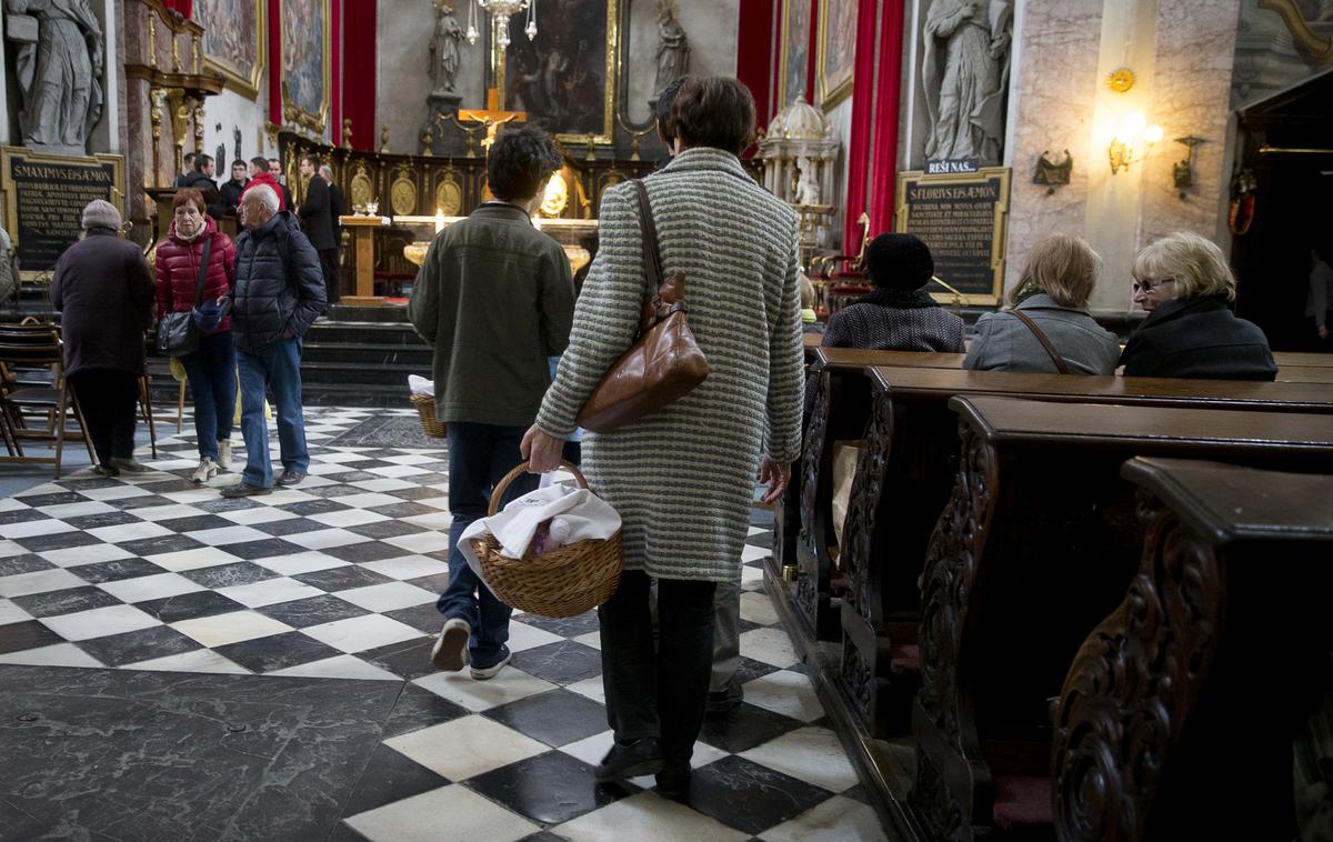 stolnica velika noč | Na največji krščanski praznik danes zjutraj v cerkvah potekajo vstajenjske procesije z mašami. | Foto Ana Kovač