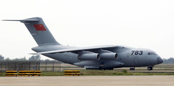 Y-20, kitajsko prvo težko transportno letalo. | Foto: Reuters