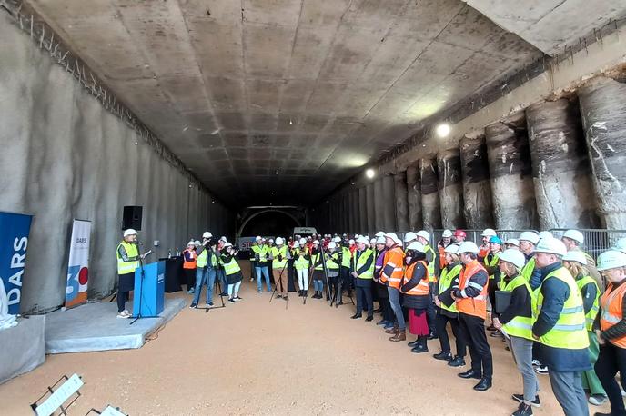 izkop predora Konovo-Velenje | Enocevni predor Konovo bo dolg 497 metrov in bo sestavni del 1,8 kilometra dolge dvopasovne navezovalne ceste na hitro cesto med Velenjem in Slovenj Gradcem. | Foto STA