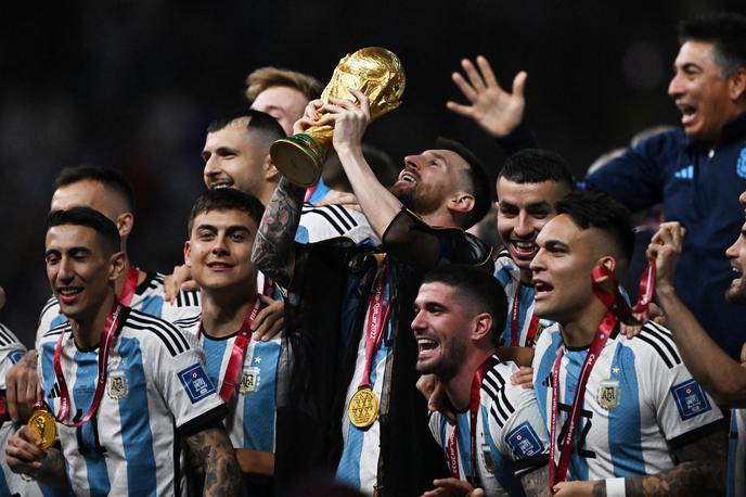 Lionel Messi, Katar 2022 | Za bišt, v katerega je katarski emir, šejk Tamim bin Hamad Al Thani po finalni tekmi SP odel argentinskega zvezdnika Lionela Messija, zdaj pravnik iz Omana ponuja kar milijon evrov. | Foto Reuters