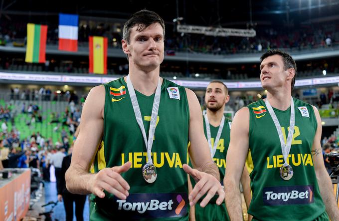 Tudi Kšyštofa in Darjuša Lavrinoviča smo videli v Sloveniji, ko sta z litovsko reprezentanco na EuroBasketu 2013 osvojila srebrno medaljo. | Foto: Vid Ponikvar