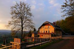 Planinski dom na Uštah - Žerenku (658 m)