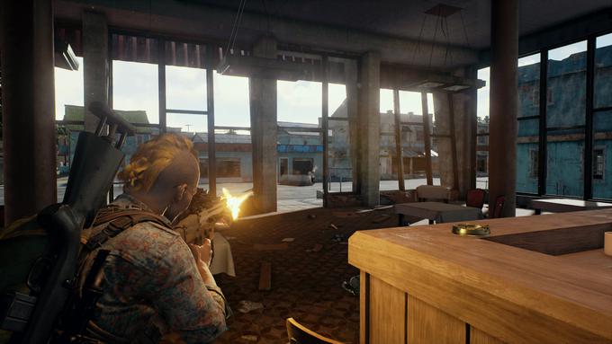 Recept "battle royale" je lani popularizirala zelo podobna igra PlayerUnknown's Battlegrounds, ki je podirala rekord za rekordom, a Fortnite se od nje razlikuje dovolj, da je postal še bolj uspešen. | Foto: Steam