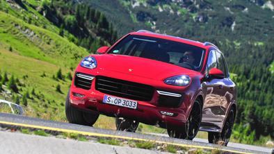 Porsche cayenne GTS - po Romuniji s terencem, ki je rešil Porsche #video