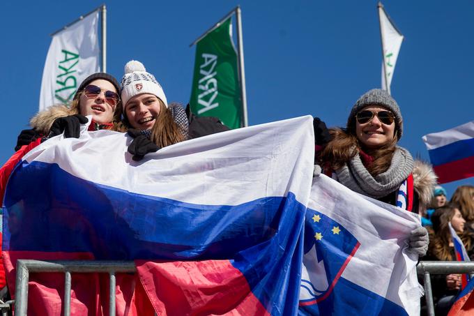 Kvalifikacije so navdušile mlade privržence, saj se je na petkovo tekmo uvrstilo deset slovenskih tekmovalcev. | Foto: Urban Urbanc/Sportida