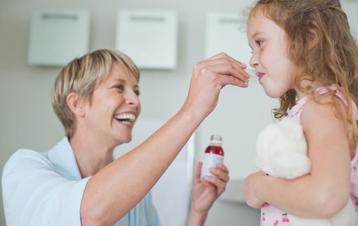 Otrok in antibiotik | Ob zdravljenju z antibiotiki je smiselno otroku dajati tudi probiotike. | Foto Getty Images