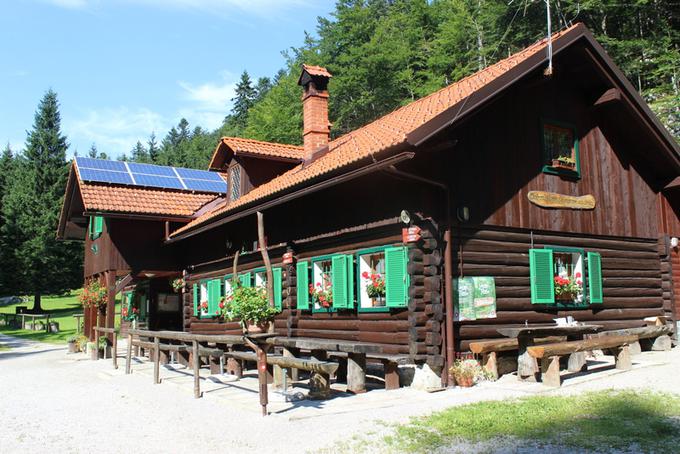 Koča pri Jelenovem studencu sodi v občino Kočevje.  | Foto: Arhiv PD Kočevje