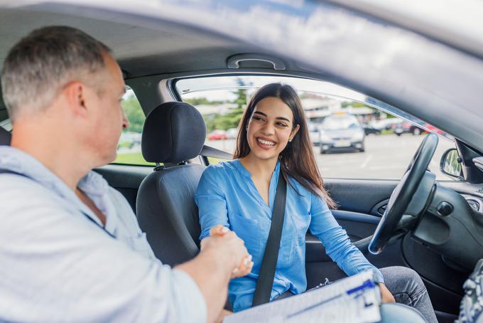 Se še spomnite svojih prvih učnih ur vožnje, nervoznega pričakovanja pred glavnim izpitom in kasneje velikega veselja ob pridobljenem vozniškem dovoljenju? Tudi danes ni nič drugače.  | Foto: 